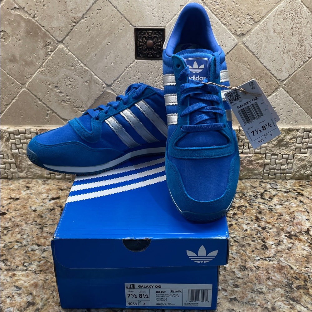 Adidas Galaxy OG JR6169 Size: US Men’s 7.5 & US Women’s 8.5